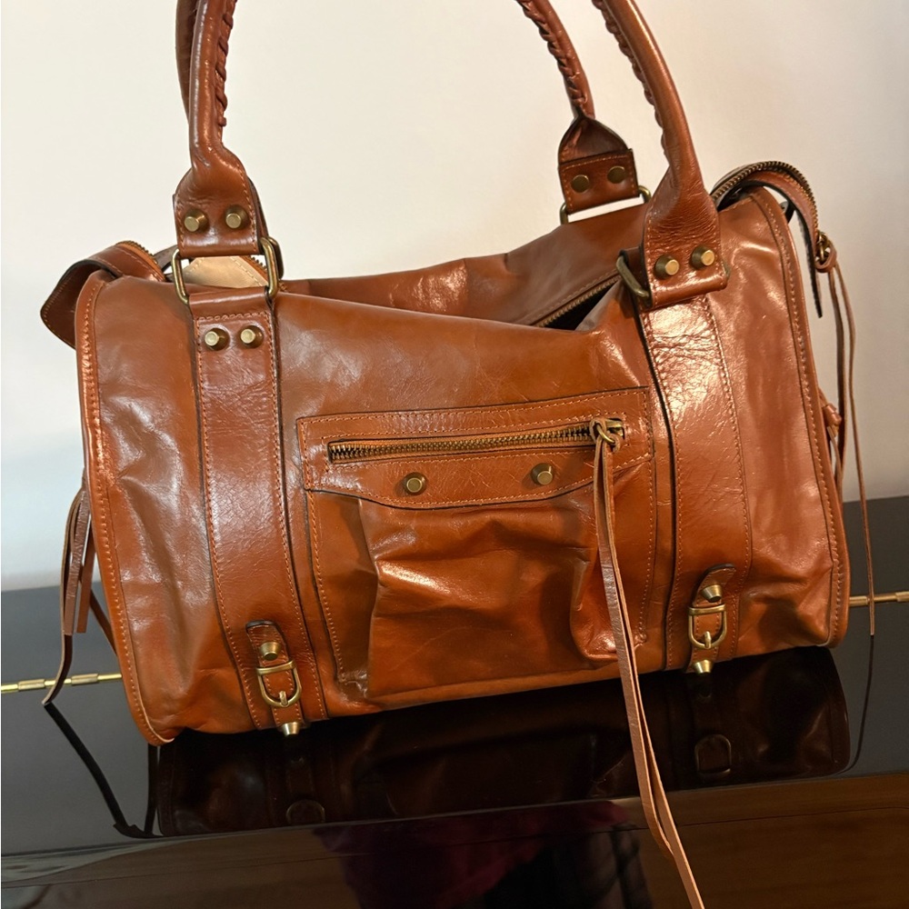 Vera Pelle Leather Shoulder Bag in Cognac Brown
